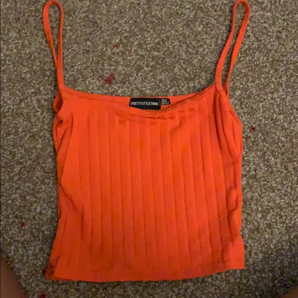 Cropped ribbed orange shirt